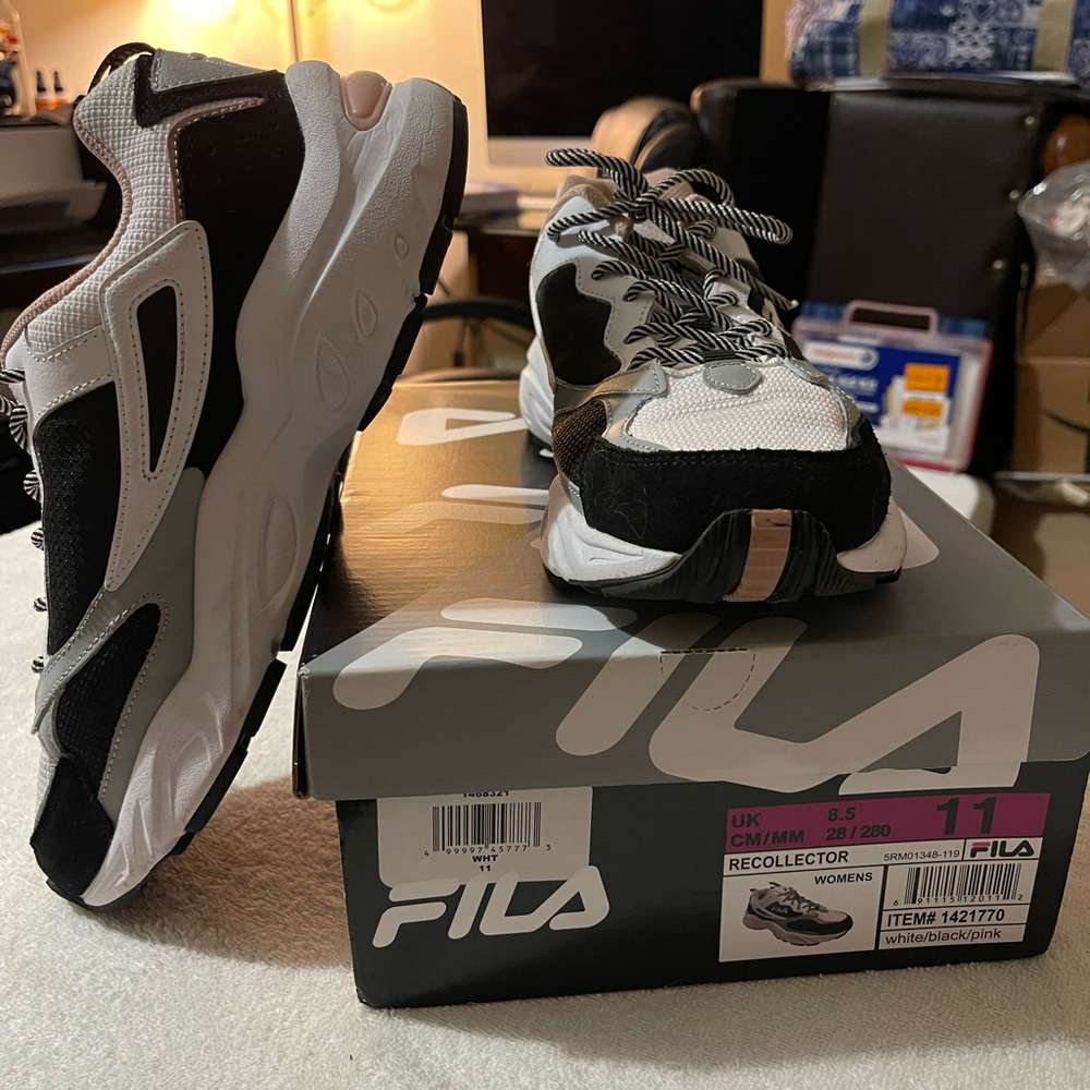 Fila women’s tennis shoes Recollector pink, black, and white size 11